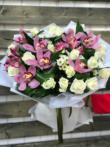 Букет цветов из: Розы и Хризантемы в Яшкуле