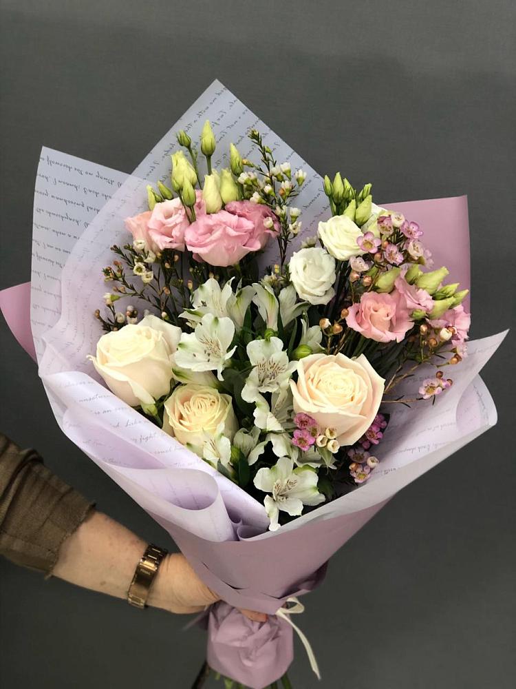 Букет цветов из: Альстромерии, Розы и Лизиантусы в Яшкуле