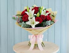 Букет цветов из:  Лилии и Розы в Яшкуле