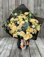 Букет цветов из:  Розы и Лизиантусы в Яшкуле