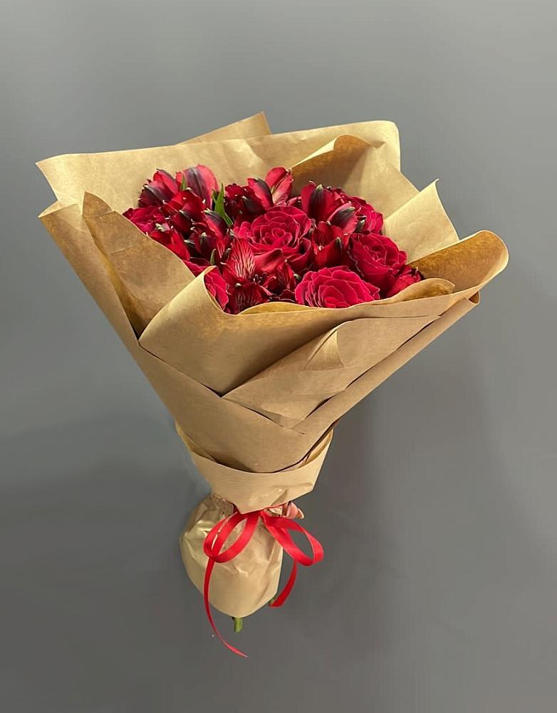 Букет цветов из: Альстромерии и Розы в Яшкуле