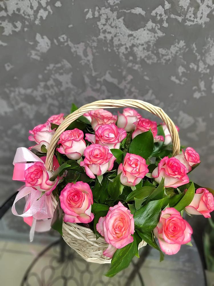 Цветочная композиция из Розы в корзине в Яшкуле