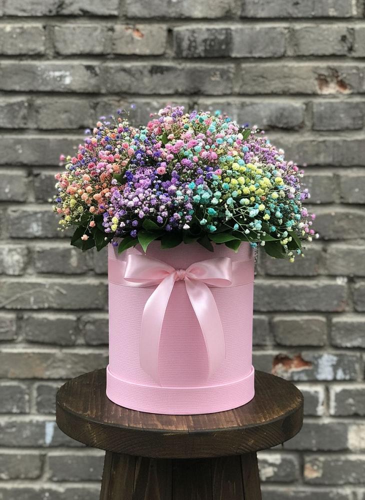 Цветочная композиция из Гипсофила и Розы в шляпной коробке в Яшкуле