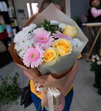 Букет цветов из:  Герберы, Розы и Хризантемы в Яшкуле