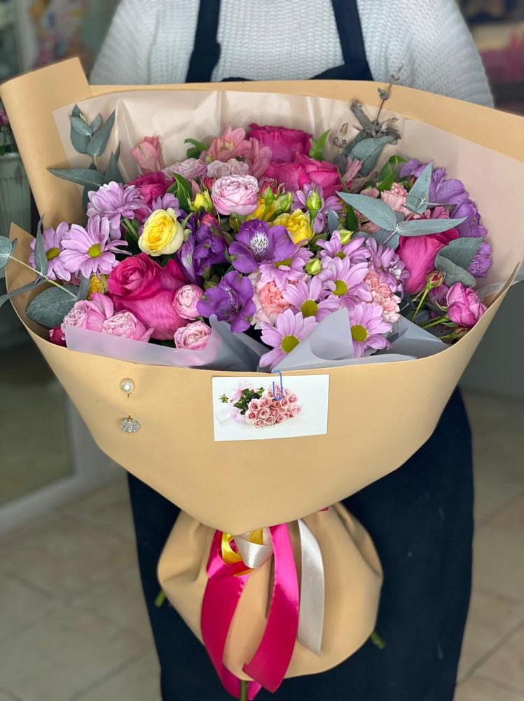 Букет цветов из: Хризантемы, Гвоздики и Альстромерии в Яшкуле