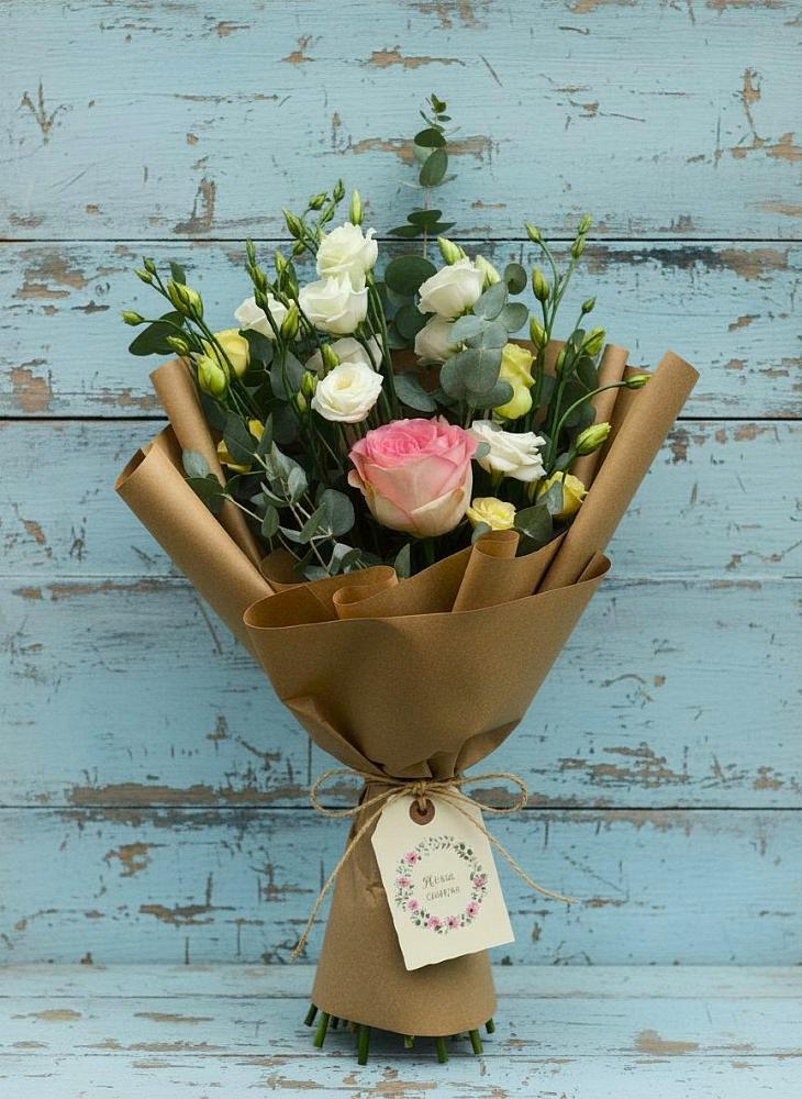 Букет цветов из: Розы и Лизиантусы в Яшкуле