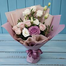 Букет цветов из:  Розы и Лизиантусы в Яшкуле