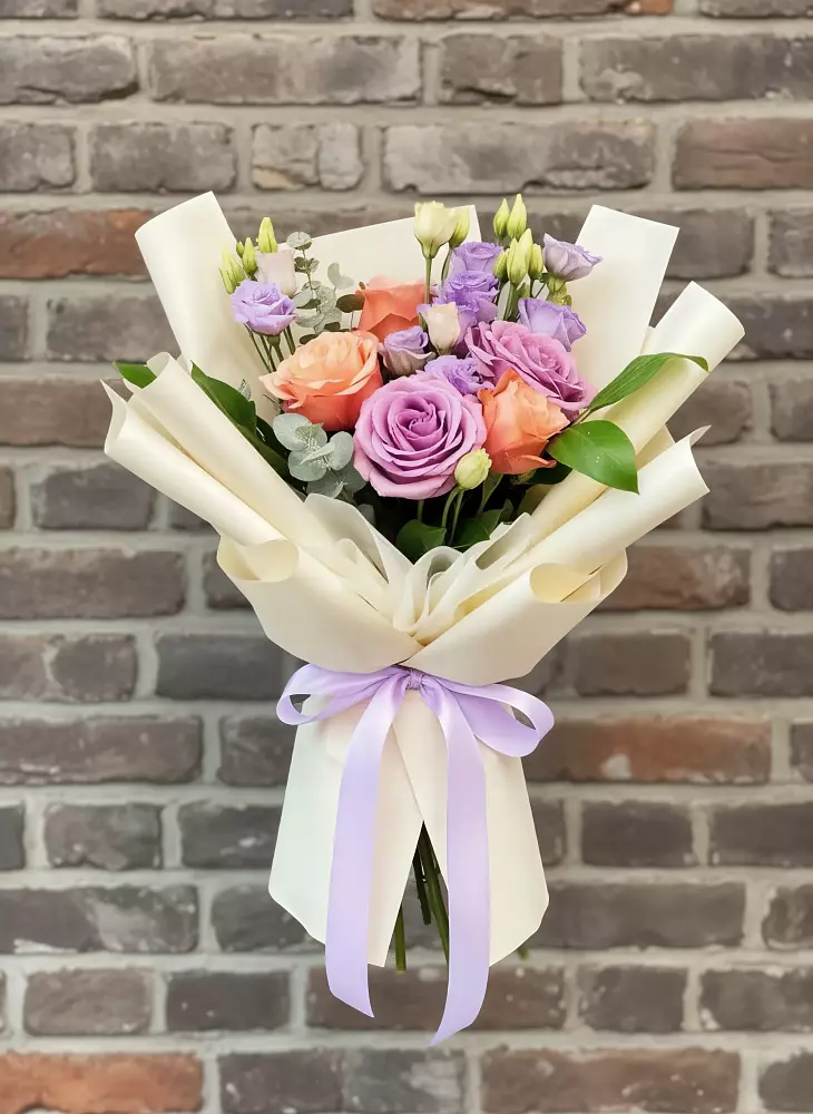 Букет цветов из: Лизиантусы и Розы в Яшкуле