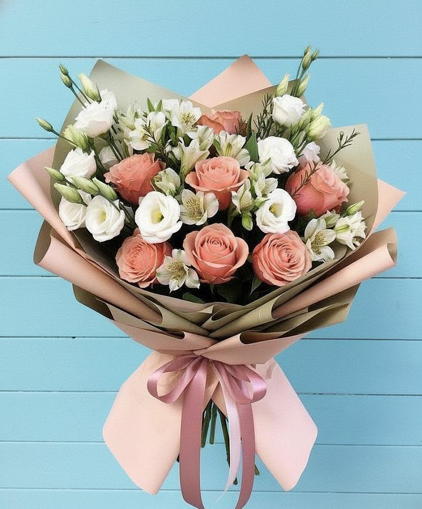 Букет цветов из: Розы, Альстромерии и Лизиантусы в Яшкуле