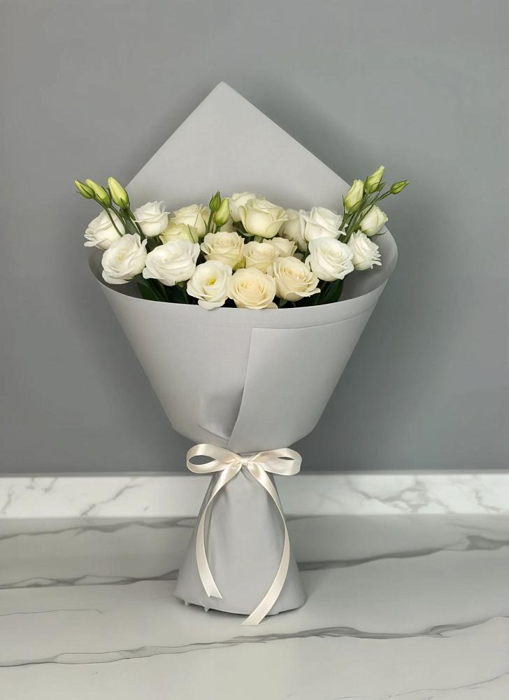 Букет цветов из: Розы и Лизиантусы в Яшкуле