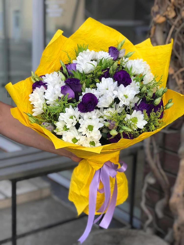 Букет цветов из: Ирисы, Хризантемы и Ромашки в Яшкуле