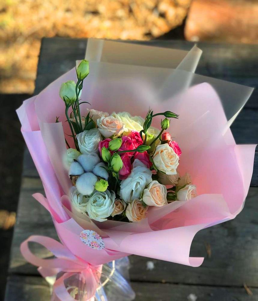 Букет цветов из: Розы и Лизиантусы в Яшкуле