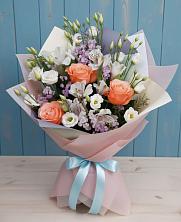 Букет цветов из:  Лизиантусы, Розы, Альстромерии и Гипсофила в Яшкуле