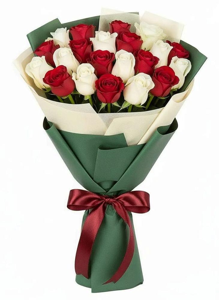 Букет Микс из красных и белых роз в Яшкуле