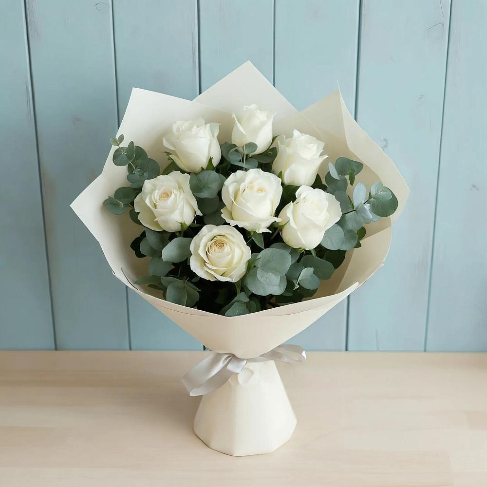 Букет Белые розы в Эвкалипте в Яшкуле