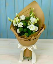 Букет цветов из:  Хризантемы и Лизиантусы в Яшкуле