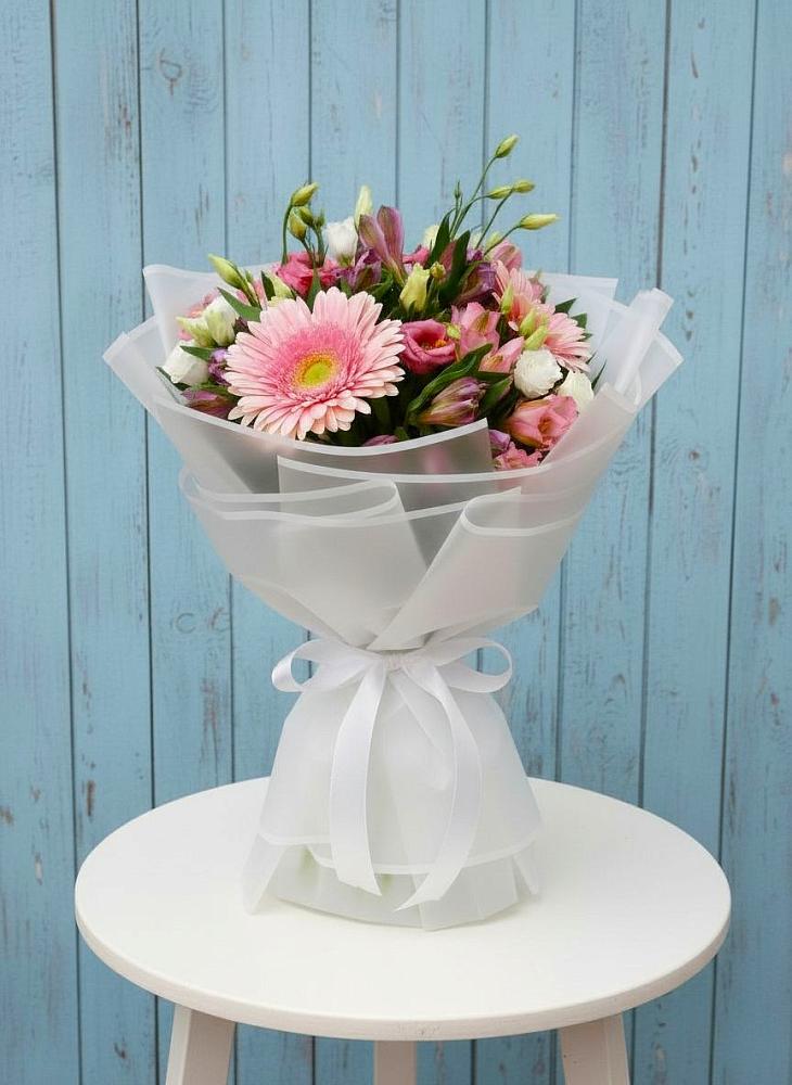 Букет цветов из: Герберы, Альстромерии и Лизиантусы в Яшкуле