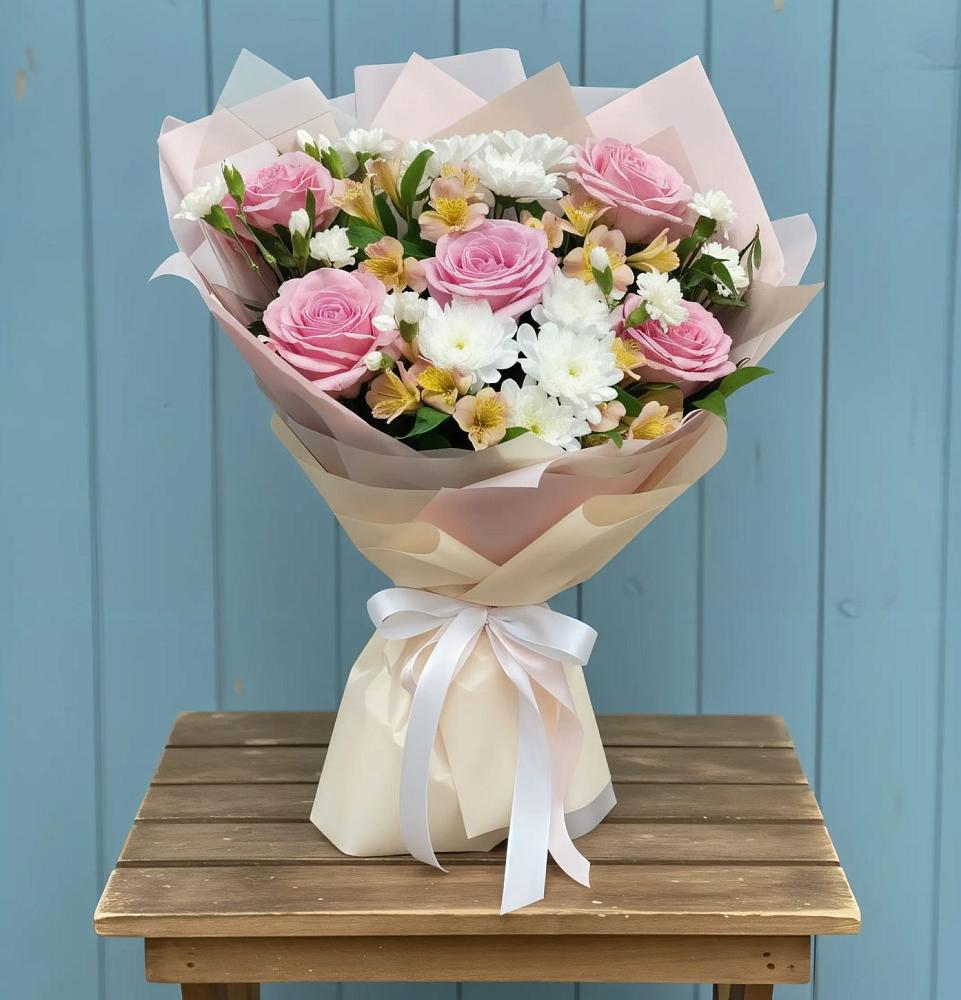 Букет цветов из: Гвоздики, Орхидеи и Розы в Яшкуле