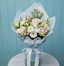 Букет цветов из:  Розы и Лизиантусы в Яшкуле
