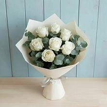 Букет Белые розы в Эвкалипте в Яшкуле