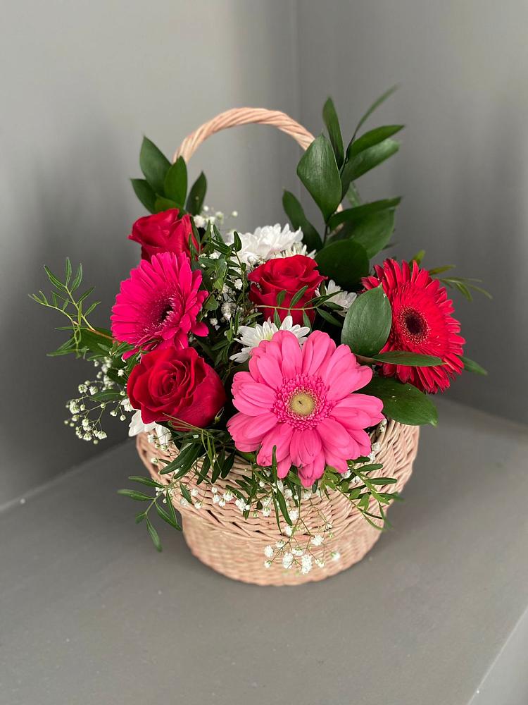 Цветочная композиция из Розы, Хризантемы и Герберы в корзине в Яшкуле