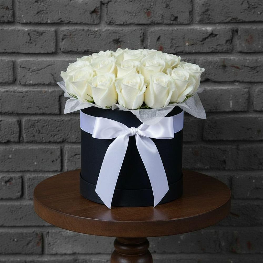 Цветочная композиция из Розы в шляпной коробке в Яшкуле