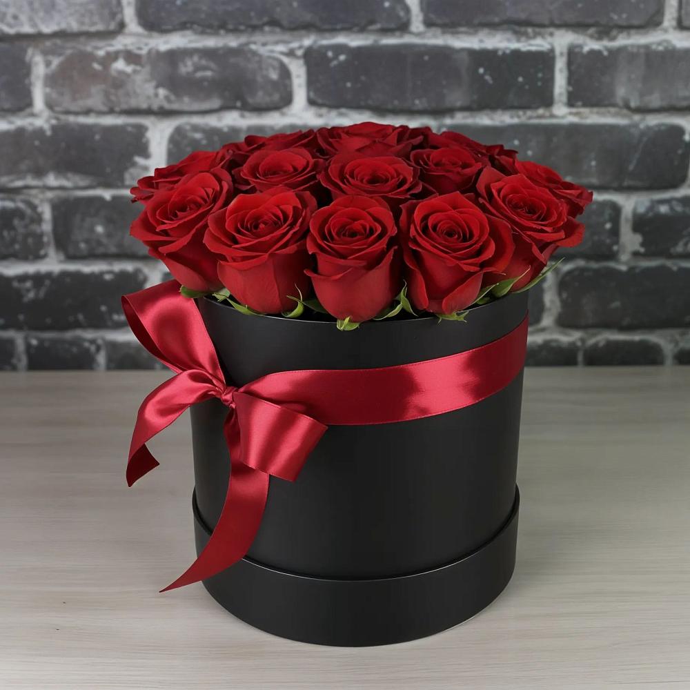 Цветочная композиция из Розы в шляпной коробке в Яшкуле