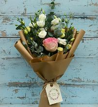 Букет цветов из:  Розы и Лизиантусы в Яшкуле