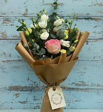 Букет цветов из:  Розы и Лизиантусы в Яшкуле