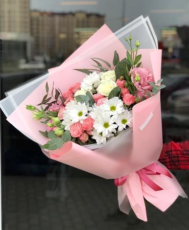 Букет цветов из: Розы, Лизиантусы и Хризантемы в Яшкуле