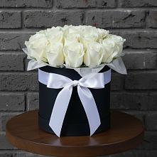 Цветочная композиция из Розы в шляпной коробке в Яшкуле