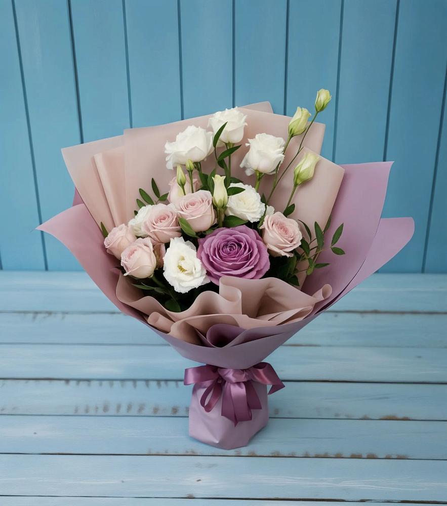 Букет цветов из: Розы и Лизиантусы в Яшкуле